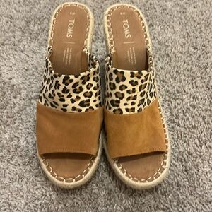 Women’s‎ TOMS Monica Mule Animal Print Wedges Slides 9 Leopard Suede Neutral